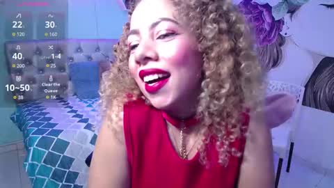 Snapshot of thalia_mills19 chatting on 09/25/25, 02:59 Andrea online show from 09/25/25, 02:59