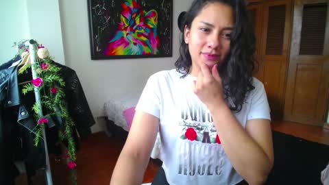 Snapshot of thaliacooper chatting on 12/19/24, 07:07 online show from 12/19/24, 07:07