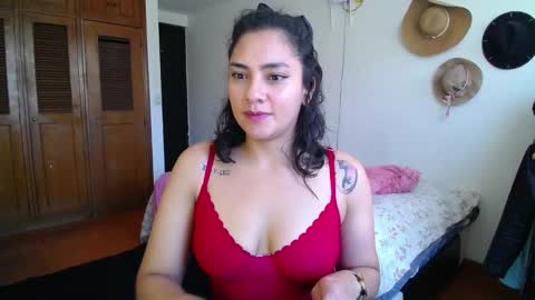 Snapshot of thaliacooper chatting on 01/22/25, 06:41 online show from 01/22/25, 06:41