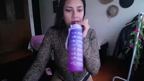 Snapshot of thaliacooper chatting on 02/09/25, 10:54 online show from 02/09/25, 10:54