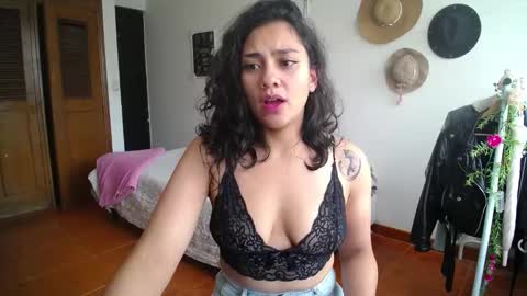 Snapshot of thaliacooper chatting on 02/14/25, 07:33 online show from 02/14/25, 07:33