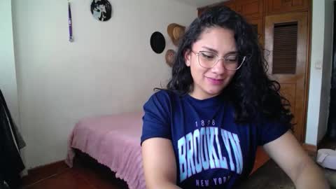 Snapshot of thaliacooper chatting on 09/12/25, 06:19 online show from 09/12/25, 06:19