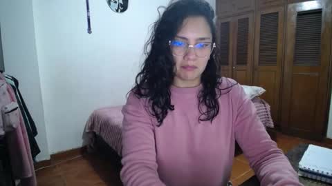 Snapshot of thaliacooper chatting on 09/22/25, 12:34 online show from 09/22/25, 12:34