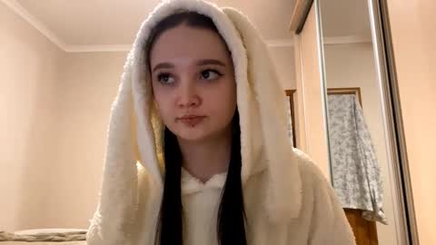 Snapshot of thaliakuchem chatting on 02/09/26, 02:10 Yumi online show from 02/09/26, 02:10