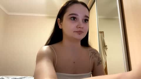 Snapshot of thaliakuchem chatting on 02/10/26, 02:21 Yumi online show from 02/10/26, 02:21