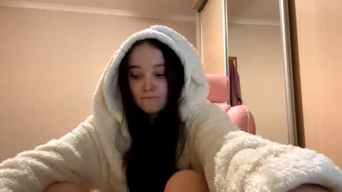 Snapshot of thaliakuchem chatting on 02/21/26, 02:18 Yumi online show from 02/21/26, 02:18