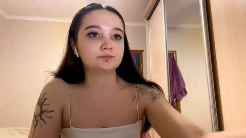 Snapshot of thaliakuchem chatting on 02/24/26, 03:21 Yumi online show from 02/24/26, 03:21