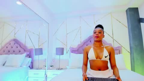 Snapshot of thamara_foxxx chatting on 12/03/24, 04:25 Thamara Fox online show from 12/03/24, 04:25