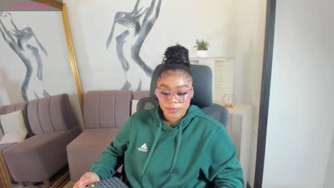 Snapshot of thamara_foxxx chatting on 01/12/26, 05:12 Thamara Fox online show from 01/12/26, 05:12