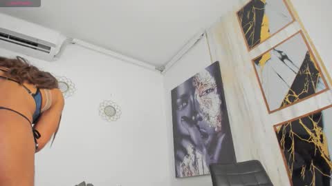 Thamara Thompsont online show from 10/26/25, 02:34