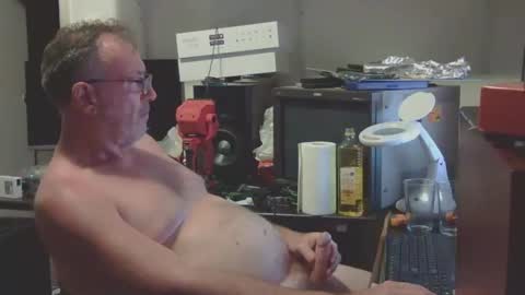 Snapshot of thang5545 chatting on 02/08/25, 01:11 thang5545 online show from 02/08/25, 01:11