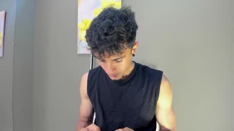 Snapshot of thank_steel chatting on 11/19/25, 02:44 thank_steel online show from 11/19/25, 02:44