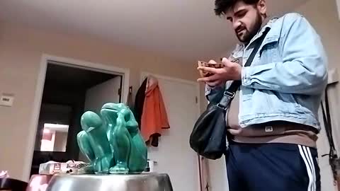 Snapshot of thatfungai chatting on 11/01/25, 07:27 Guy online show from 11/01/25, 07:27