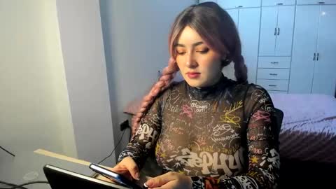 Snapshot of thatgirl2003 chatting on 03/03/25, 02:26   online show from 03/03/25, 02:26
