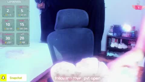 Snapshot of thatgirl2003 chatting on 03/11/25, 06:19   online show from 03/11/25, 06:19