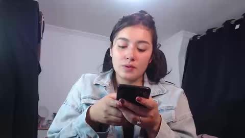 Snapshot of thatgirl2003 chatting on 09/10/25, 03:45   online show from 09/10/25, 03:45
