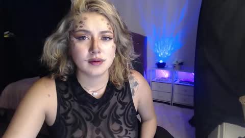 Snapshot of thatgirl2003 chatting on 10/04/25, 04:43   online show from 10/04/25, 04:43