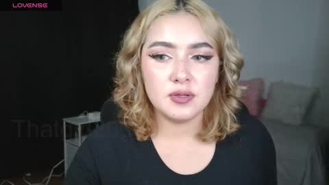 Snapshot of thatgirl2003 chatting on 10/16/25, 08:54   online show from 10/16/25, 08:54