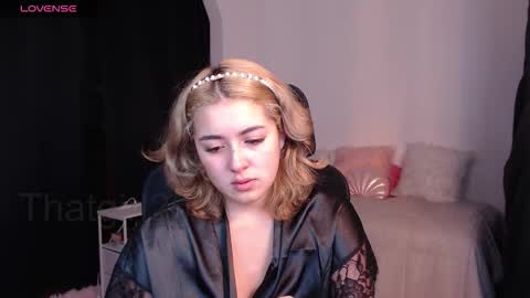 Snapshot of thatgirl2003 chatting on 10/17/25, 09:23   online show from 10/17/25, 09:23