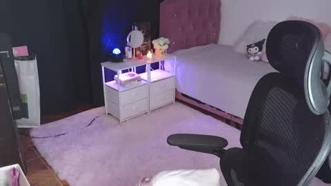 Snapshot of thatgirl2003 chatting on 10/24/25, 12:56   online show from 10/24/25, 12:56