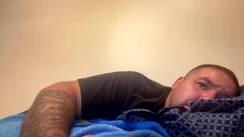 Snapshot of thatguymichael93 chatting on 10/25/25, 05:59 thatguymichael93 online show from 10/25/25, 05:59