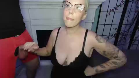 Snapshot of thatswhatshesaid143 chatting on 09/25/25, 12:03 ThatsWhatSheSaid online show from 09/25/25, 12:03