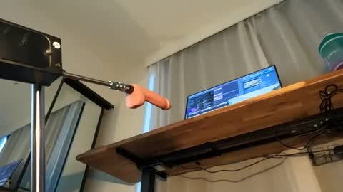 Snapshot of thatsydneybtm chatting on 12/24/24, 09:06 Rain online show from 12/24/24, 09:06