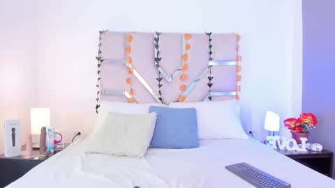 Thayler  online show from 10/31/25, 11:22