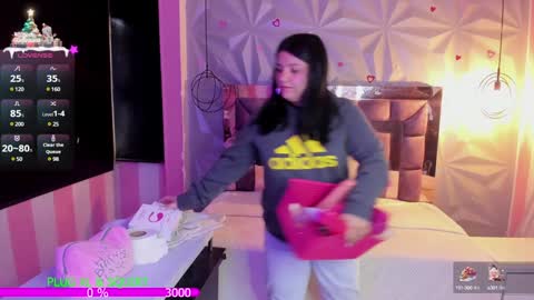 Snapshot of the_cat_girl_ chatting on 12/17/24, 12:11 i am Cat online show from 12/17/24, 12:11