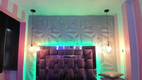 Snapshot of the_cat_girl_ chatting on 01/03/25, 06:24 i am Cat online show from 01/03/25, 06:24