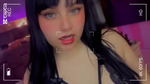 Snapshot of the_cat_girl_ chatting on 10/22/25, 04:29 i am Cat online show from 10/22/25, 04:29