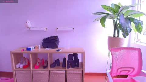 Snapshot of the_cat_girl_ chatting on 11/10/25, 06:40 i am Cat online show from 11/10/25, 06:40