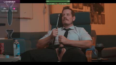 Snapshot of the_dilf chatting on 11/12/25, 05:13 The DILF - online show from 11/12/25, 05:13