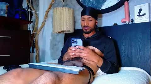 Snapshot of the_dog_lian chatting on 11/11/25, 02:50 the dog lian online show from 11/11/25, 02:50