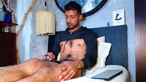 Snapshot of the_dog_lian chatting on 11/12/25, 03:01 the dog lian online show from 11/12/25, 03:01