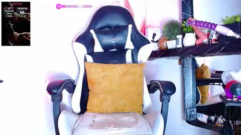 Snapshot of the_dog_lian chatting on 11/26/25, 01:17 the dog lian online show from 11/26/25, 01:17