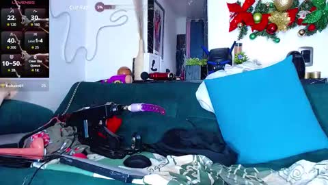 Snapshot of the_dog_lian chatting on 12/22/25, 02:14 the dog lian online show from 12/22/25, 02:14