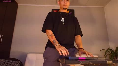 Snapshot of the_golden_boys chatting on 12/15/24, 01:46 SCOTT THEO KAMERON GENDERSON online show from 12/15/24, 01:46