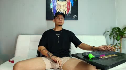 Snapshot of the_golden_boys chatting on 12/19/24, 01:39 SCOTT THEO KAMERON GENDERSON online show from 12/19/24, 01:39