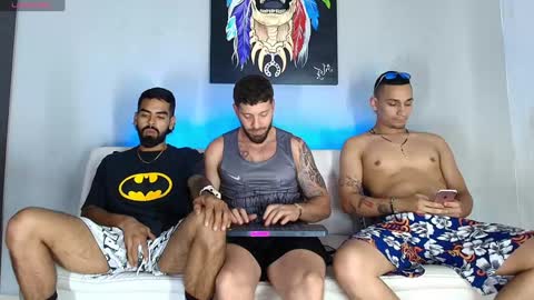 Snapshot of the_golden_boys chatting on 01/09/25, 02:01 SCOTT THEO KAMERON GENDERSON online show from 01/09/25, 02:01