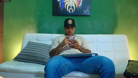 Snapshot of the_golden_boys chatting on 11/30/25, 01:04 SCOTT THEO KAMERON GENDERSON online show from 11/30/25, 01:04