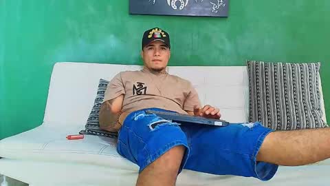 SCOTT  THEO  KAMERON  GENDERSON online show from 02/10/26, 09:08