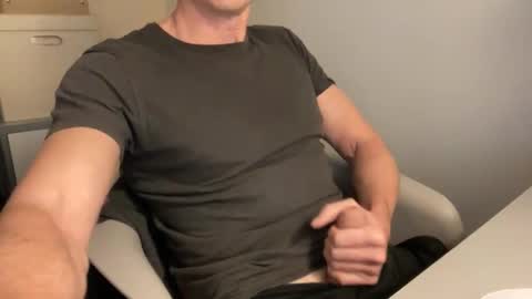 Snapshot of the_gym_boy chatting on 11/16/25, 05:07 the_gym_boy online show from 11/16/25, 05:07