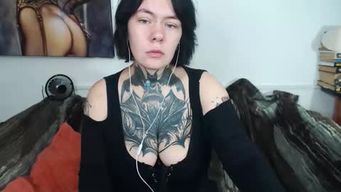 Snapshot of the_ice_woman chatting on 09/12/25, 12:55 the_ice_woman online show from 09/12/25, 12:55