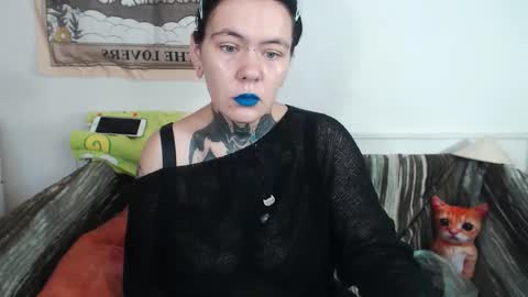 Snapshot of the_ice_woman chatting on 09/21/25, 02:46 the_ice_woman online show from 09/21/25, 02:46