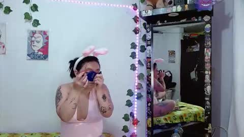 Snapshot of the_lesbian_game chatting on 10/28/25, 02:48 the_lesbian_game online show from 10/28/25, 02:48