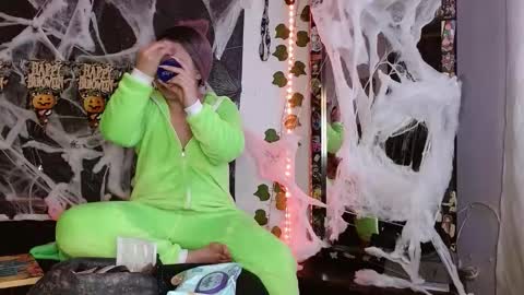 Snapshot of the_lesbian_game chatting on 11/01/25, 03:19 the_lesbian_game online show from 11/01/25, 03:19