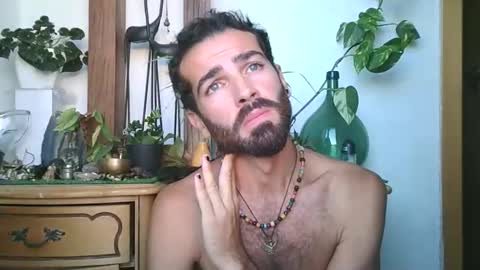 Snapshot of the_nomad_show chatting on 10/10/25, 05:01 T online show from 10/10/25, 05:01