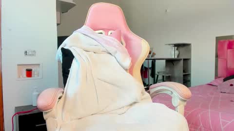 IGAleja queen1 online show from 12/20/25, 03:52