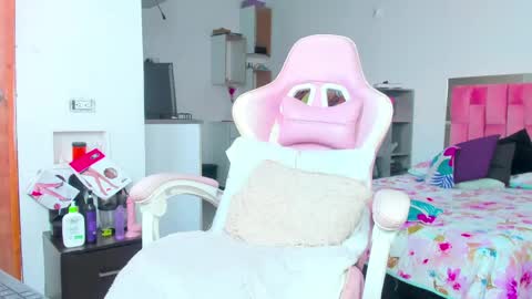 IGAleja queen1 online show from 04/22/26, 01:45